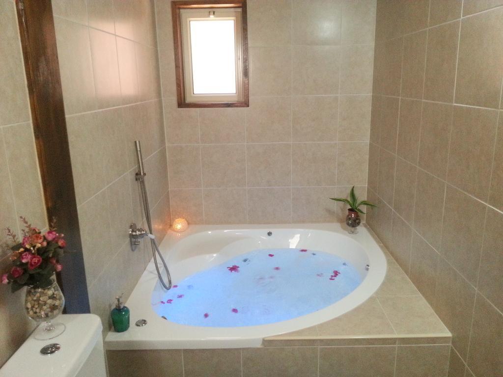 Dead Sea Dawn Villa Neot HaKikar Room photo